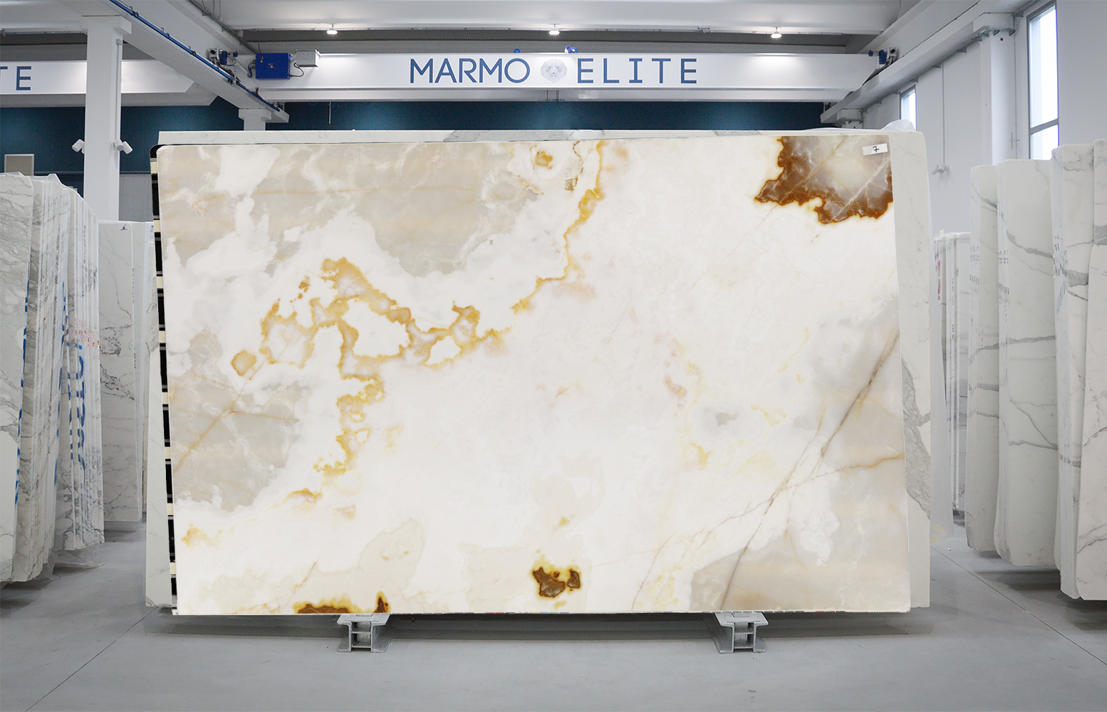 WHITE ONYX